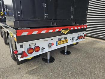 Broshuis 3ABSD / EXTENADABLE / HIAB 95 tm + JIB / ELECTRIC CRANE / KRAN